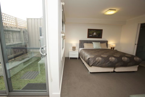 7 Falls Apartments - Pubs and Clubs 20