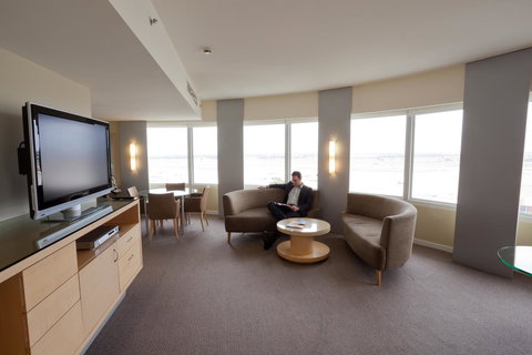 PARKROYAL Melbourne Airport - Pubs and Clubs 27