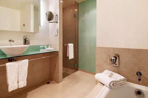 PARKROYAL Melbourne Airport - Pubs and Clubs 42