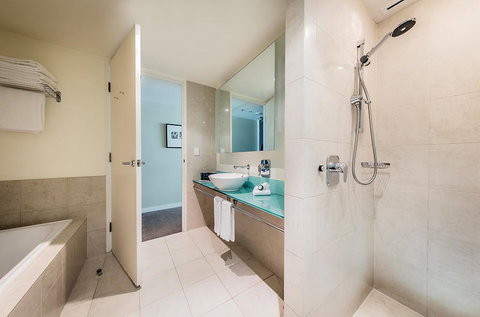 PARKROYAL Melbourne Airport - Pubs and Clubs 4