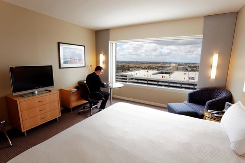 PARKROYAL Melbourne Airport - Pubs and Clubs 31