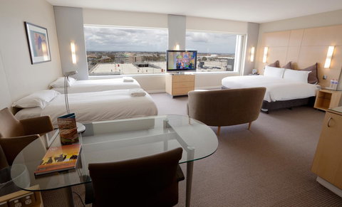 PARKROYAL Melbourne Airport - Pubs and Clubs 24