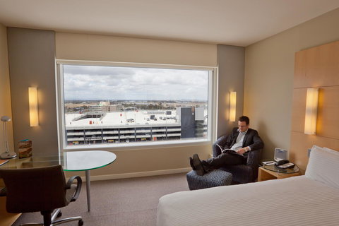 PARKROYAL Melbourne Airport - Pubs and Clubs 17