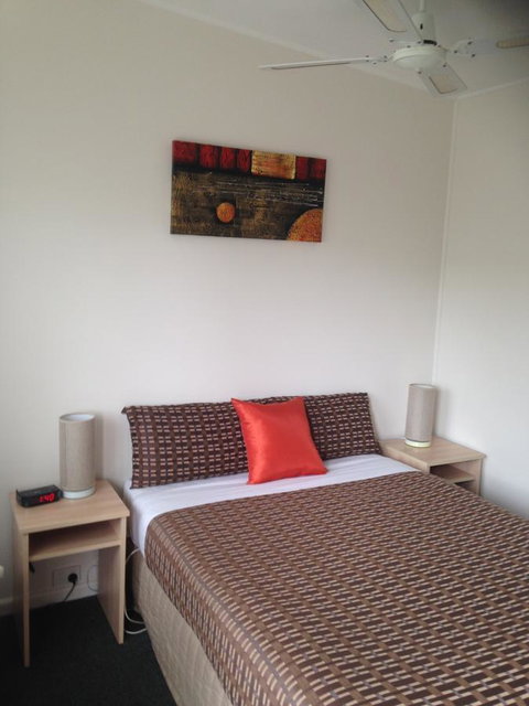 Beachcomber Motel & Apartments - Pubs and Clubs 39