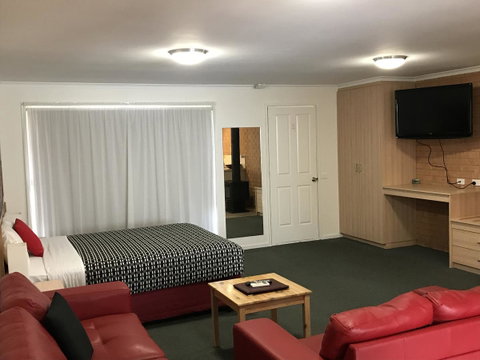 Beachcomber Motel & Apartments - Pubs and Clubs 11