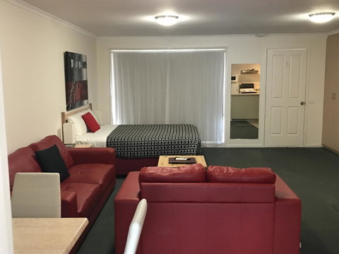 Beachcomber Motel & Apartments - Pubs and Clubs 12