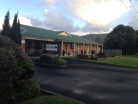 Beachcomber Motel & Apartments - Pubs and Clubs 3