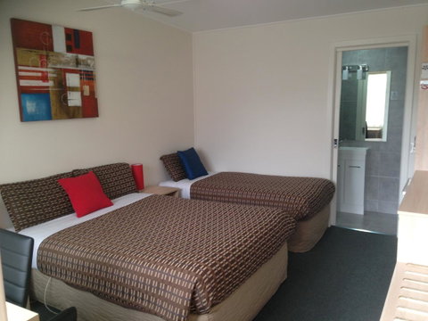 Beachcomber Motel & Apartments - Pubs and Clubs 33