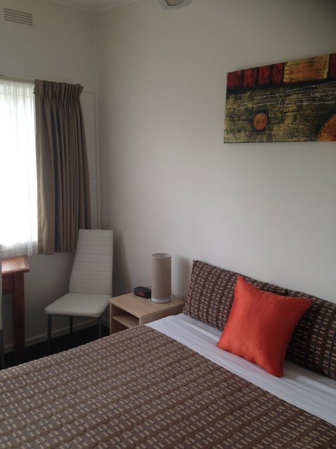 Beachcomber Motel & Apartments - Pubs and Clubs 40
