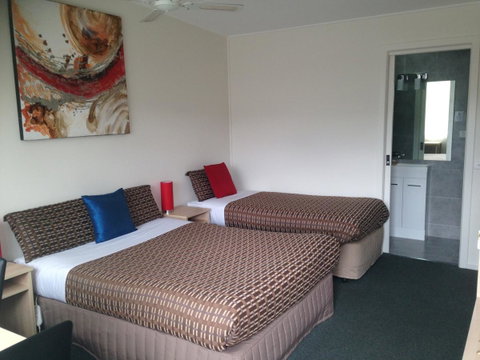 Beachcomber Motel & Apartments - Pubs and Clubs 35