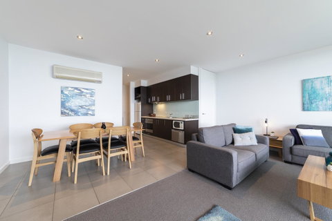 The Dolphin Apartments - Pubs and Clubs 21