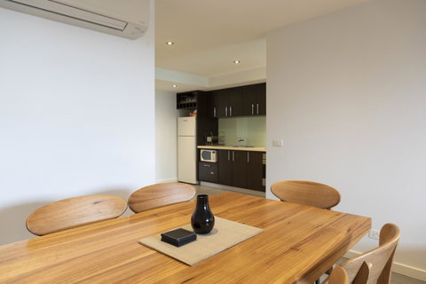 The Dolphin Apartments - Pubs and Clubs 8
