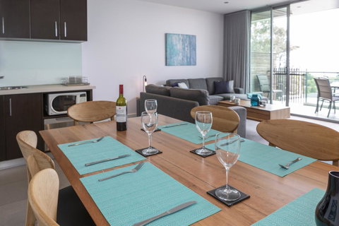 The Dolphin Apartments - Pubs and Clubs 20
