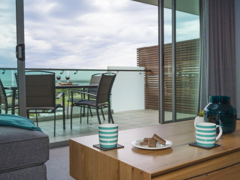 The Dolphin Apartments - Pubs and Clubs 12