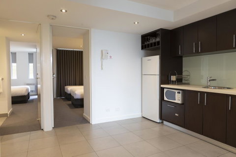 The Dolphin Apartments - Pubs and Clubs 2