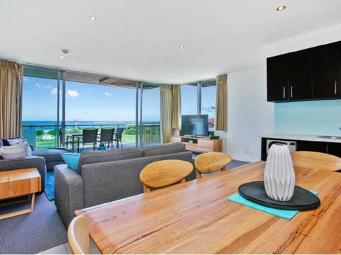The Dolphin Apartments - Pubs and Clubs 15
