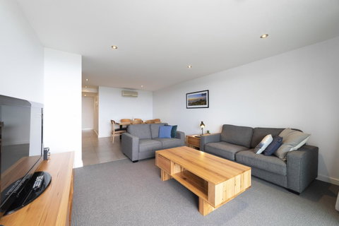 The Dolphin Apartments - Pubs and Clubs 13