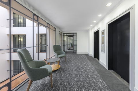 The Savoy Hotel On Little Collins Melbourne - Pubs and Clubs 10