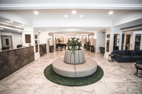 The Savoy Hotel On Little Collins Melbourne - Pubs and Clubs 1