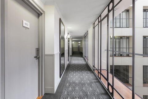 The Savoy Hotel On Little Collins Melbourne - Pubs and Clubs 21