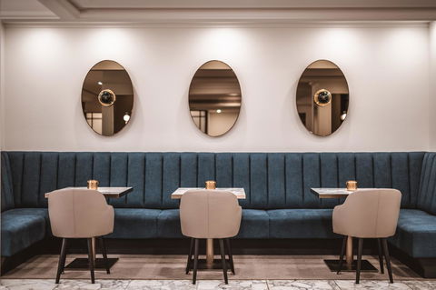 The Savoy Hotel On Little Collins Melbourne - Pubs and Clubs 4