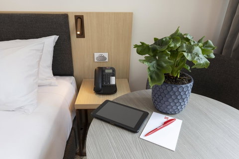 Ibis Melbourne Central - Go Out 8