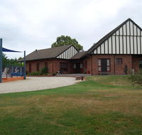 Greenvale Holiday Units - Pubs and Clubs