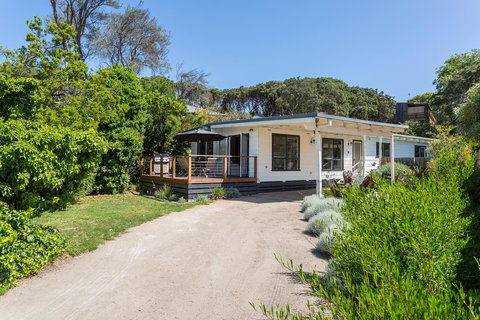 Blairgowrie Bella - Light Filled Home With Great Deck - Pubs and Clubs 11