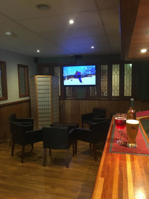 Bright Chalet - Pubs and Clubs 21