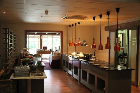 Bright Chalet - Pubs and Clubs 8