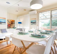 Nautique Beach House - Pubs and Clubs