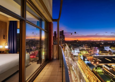 DoubleTree By Hilton Melbourne - Go Out 1