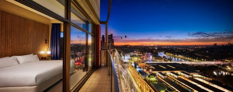 DoubleTree By Hilton Melbourne - Go Out 19