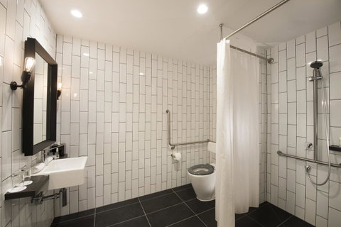 DoubleTree By Hilton Melbourne - Go Out 38