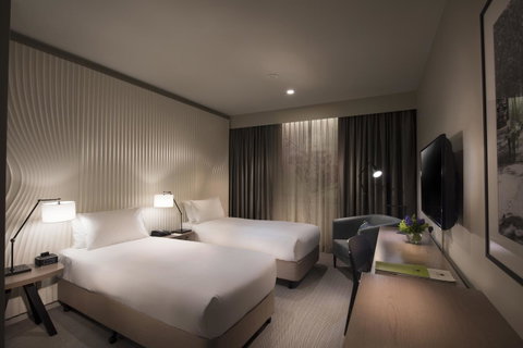 DoubleTree By Hilton Melbourne - Go Out 36