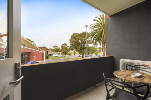 Nightcap At Seaford Hotel - Pubs and Clubs 28