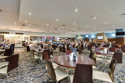 Nightcap At Seaford Hotel - Pubs and Clubs 39