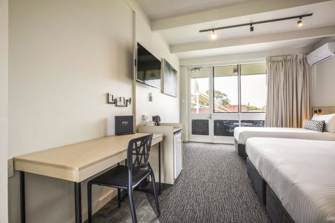 Nightcap At Seaford Hotel - Pubs and Clubs 29