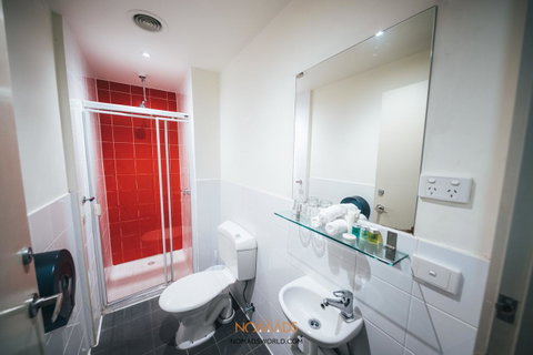 Nomads Melbourne Backpackers - Go Out 25