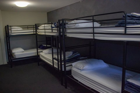 Nomads Melbourne Backpackers - Go Out 35