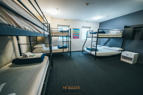 Nomads Melbourne Backpackers - Go Out 30