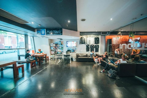 Nomads Melbourne Backpackers - Go Out 15
