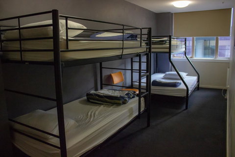 Nomads Melbourne Backpackers - Go Out 40