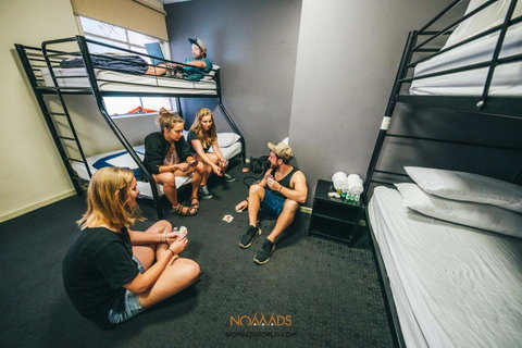 Nomads Melbourne Backpackers - Go Out 31