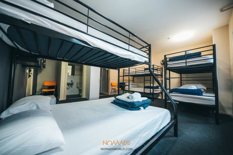 Nomads Melbourne Backpackers - Go Out 24