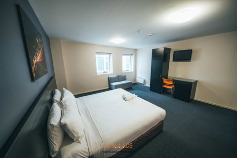 Nomads Melbourne Backpackers - Go Out 22