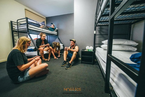 Nomads Melbourne Backpackers - Go Out 32