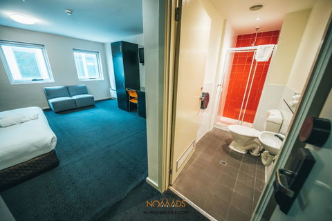 Nomads Melbourne Backpackers - Go Out 20