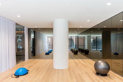 Winston Apartments Docklands - Go Out 21