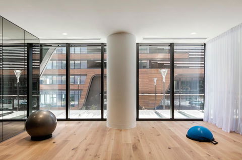 Winston Apartments Docklands - Go Out 22